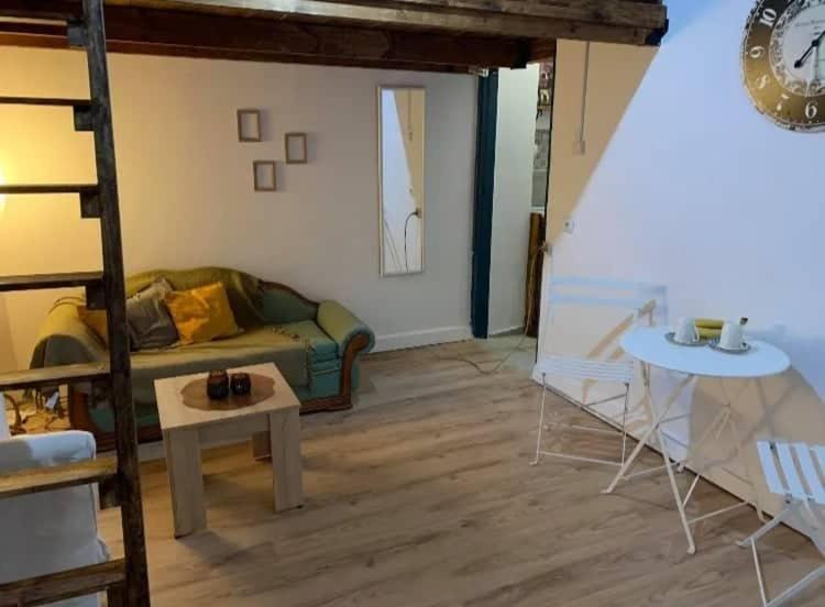 Mascot Bar Street Apartments Rhodes City المظهر الخارجي الصورة